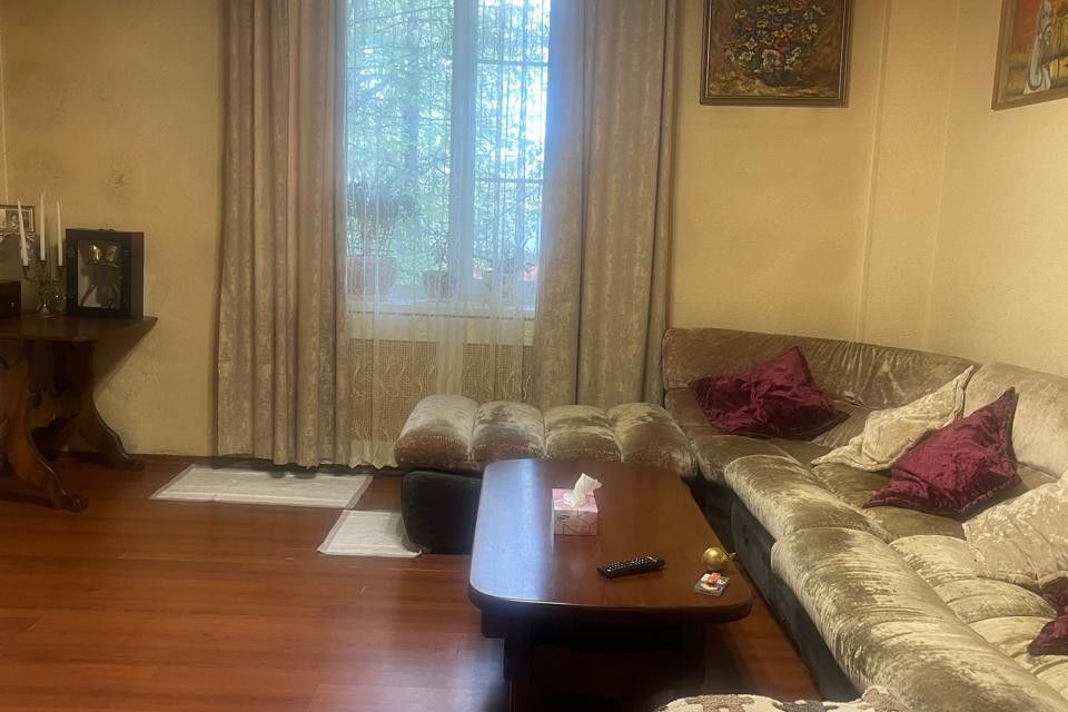 Продаётся 4-комнатная квартира, 111.2 м²