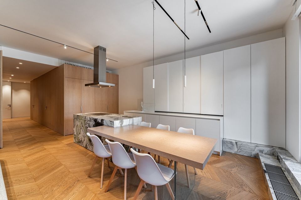 Продаётся 4-комнатная квартира, 234 м²