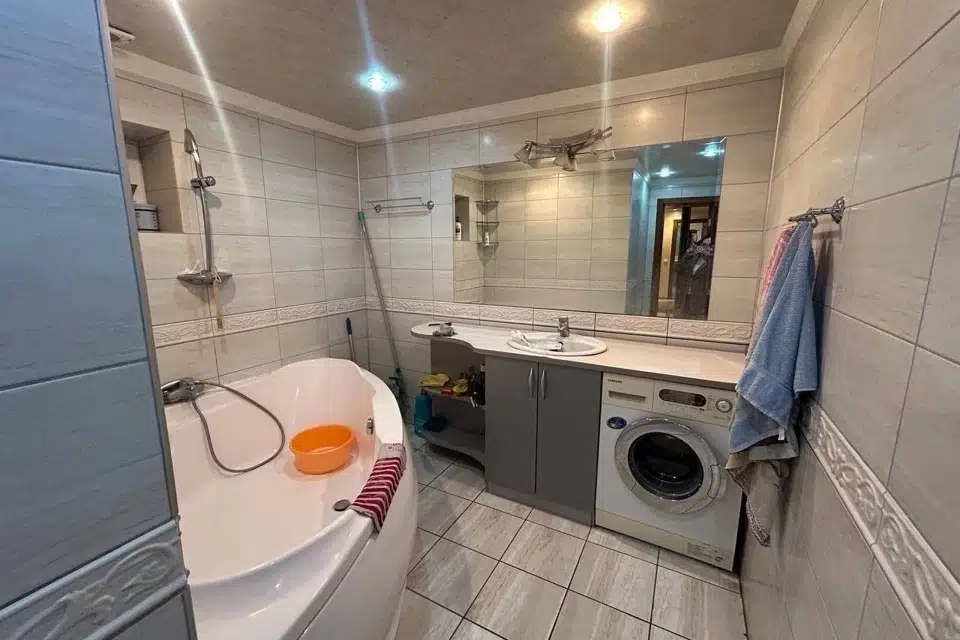 Продаётся 2-этажный дом, 200 м²