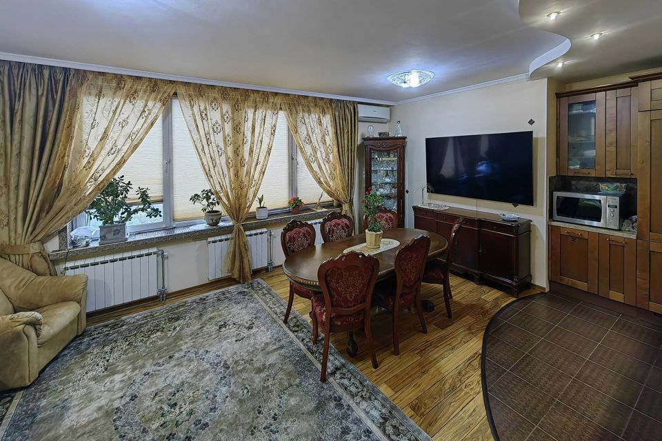 Продаётся 3-комнатная квартира, 134.4 м²