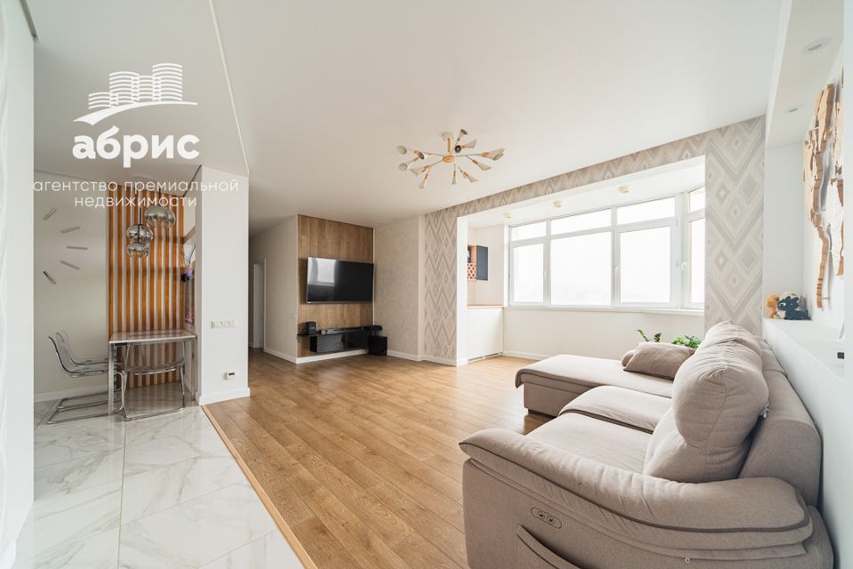 Продаётся 4-комнатная квартира, 121 м²