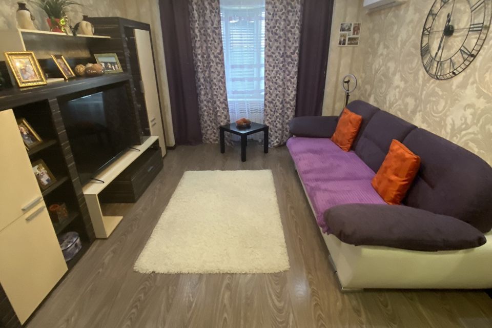 Продаётся 4-комнатная квартира, 70.8 м²
