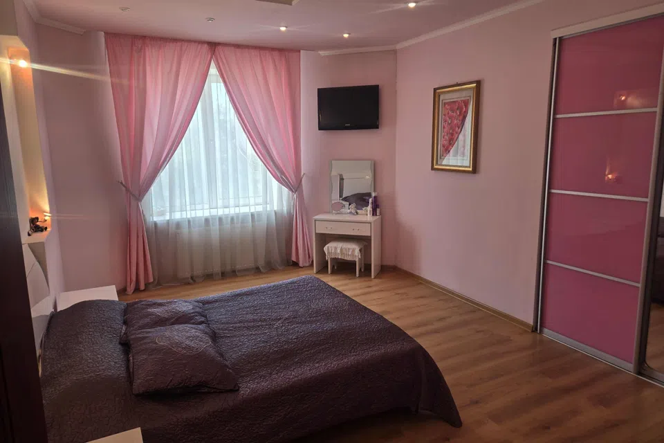Продаётся 4-комнатная квартира, 148 м²