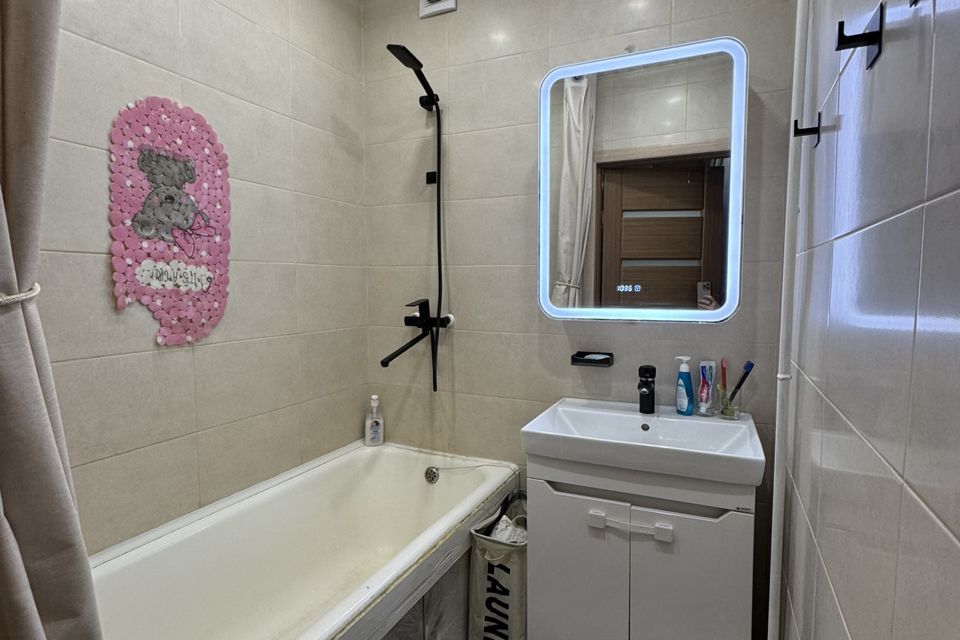 Продаётся 3-комнатная квартира, 75.9 м²