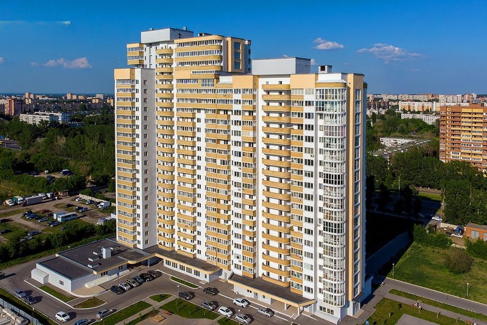 Продаётся 4-комнатная квартира, 138 м²