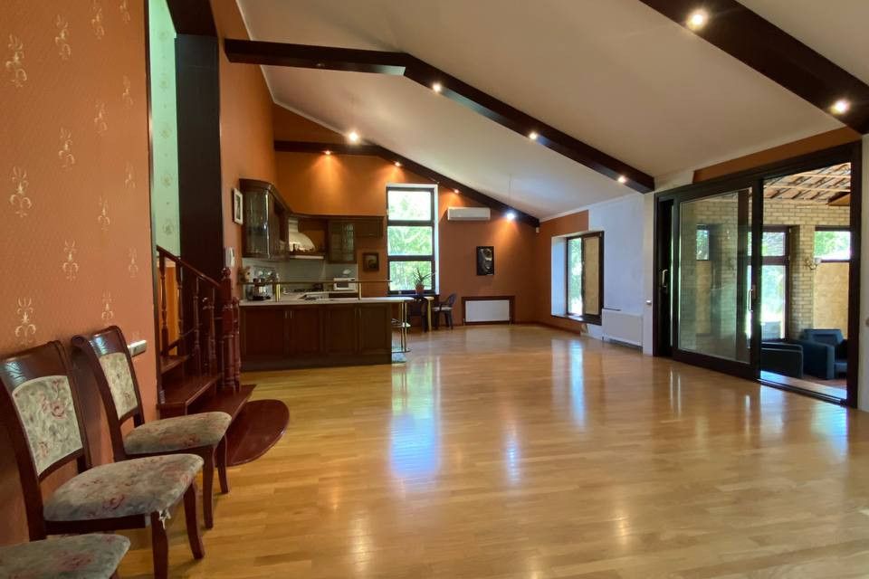 Продаётся 3-этажный дом, 358 м²