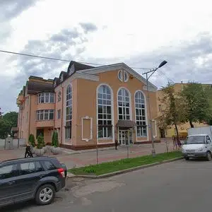 Продаётся 4-комнатная квартира, 209.9 м²