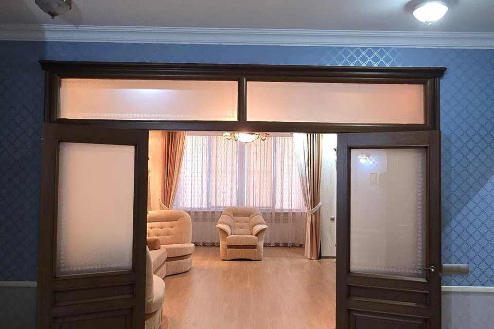 Продаётся 4-комнатная квартира, 138 м²