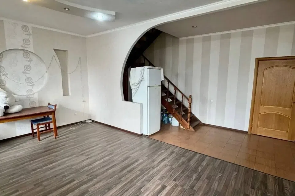 Продаётся 3-комнатная квартира, 105 м²