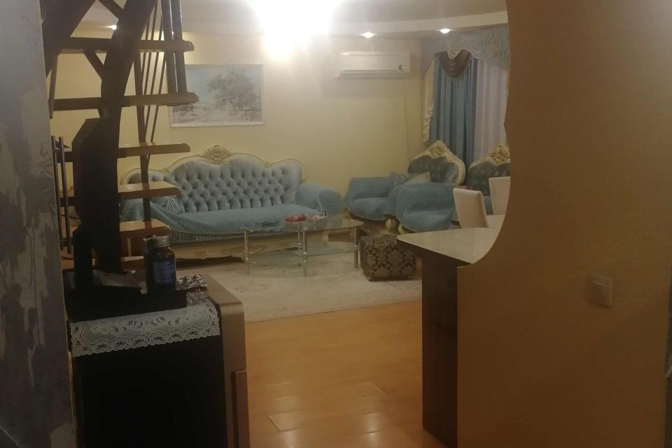 Продаётся 4-комнатная квартира, 130 м²