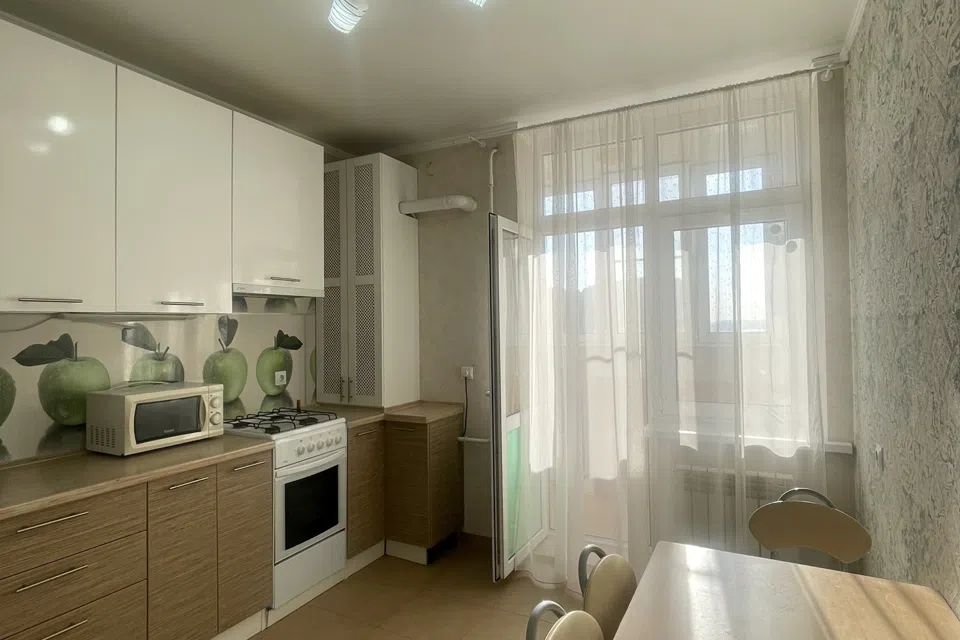 Сдаётся 1-комнатная квартира, 38 м²