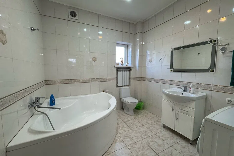 Продаётся 2-этажный дом, 200 м²