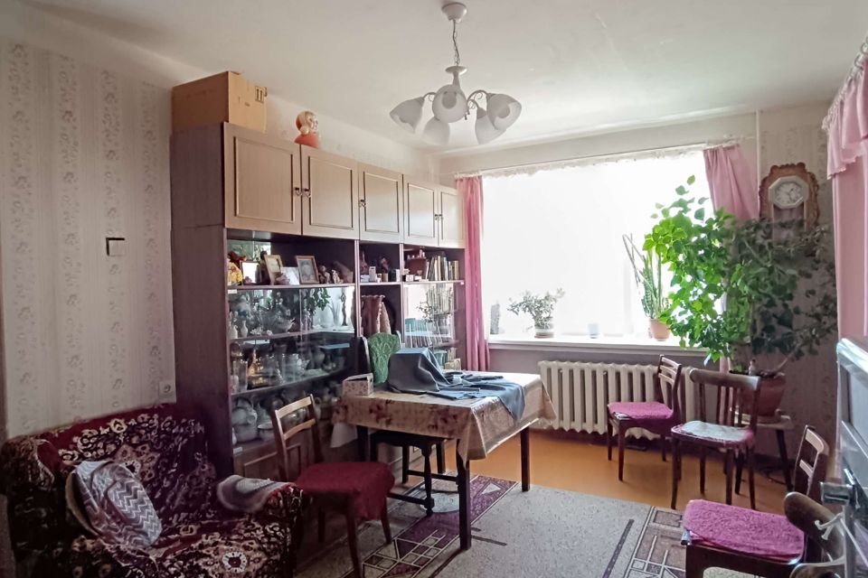 Продаётся 4-комнатная квартира, 62.2 м²