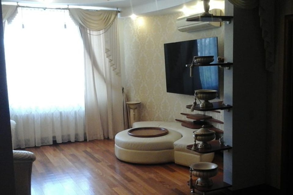 Продаётся 3-комнатная квартира, 125 м²