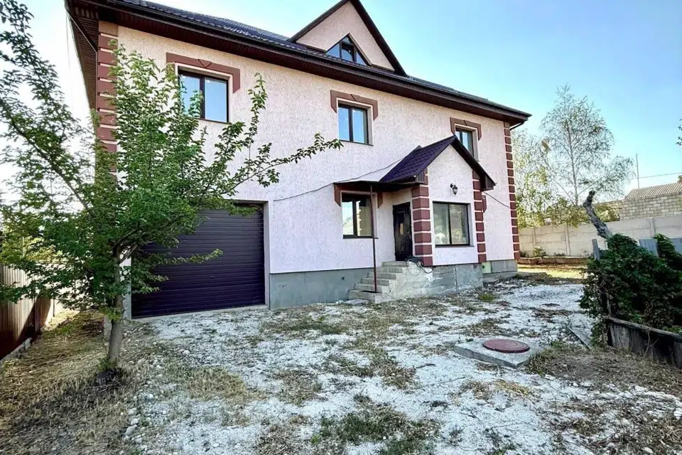 Продаётся 3-этажный дом, 320 м²