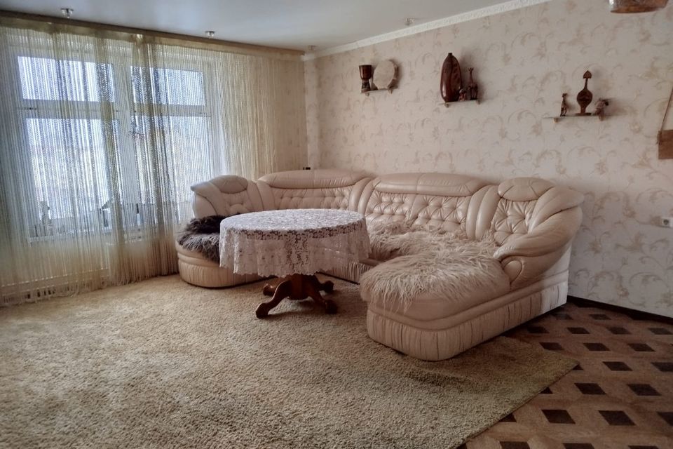 Продаётся 4-комнатная квартира, 122.9 м²