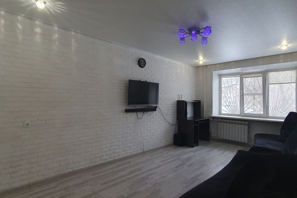 Продаётся 3-комнатная квартира, 57.8 м²