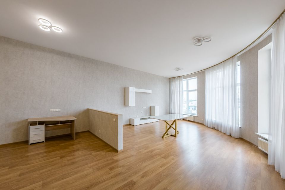 Продаётся 2-комнатная квартира, 154.5 м²