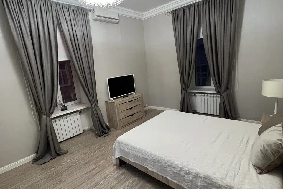 Продаётся 4-комнатная квартира, 131.8 м²