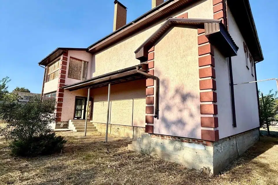 Продаётся 3-этажный дом, 320 м²