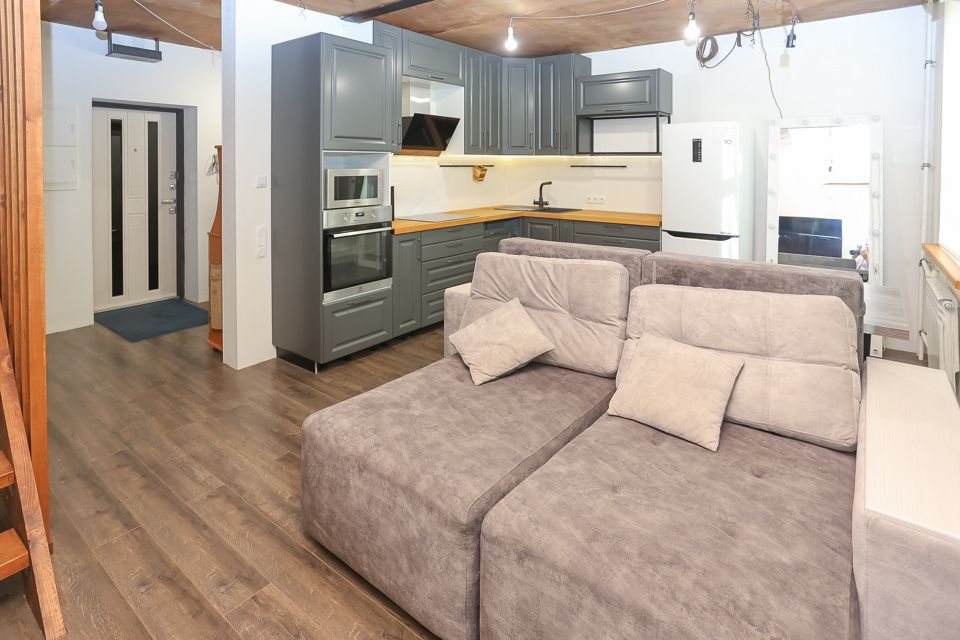Продаётся 4-комнатная квартира, 100 м²