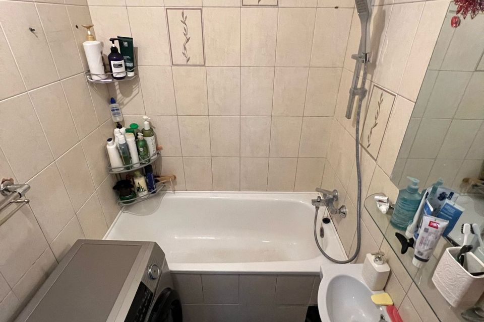 Продаётся 4-комнатная квартира, 63.2 м²