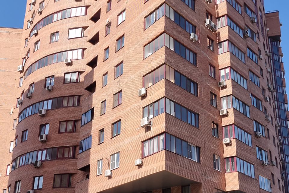 Продаётся 4-комнатная квартира, 270 м²