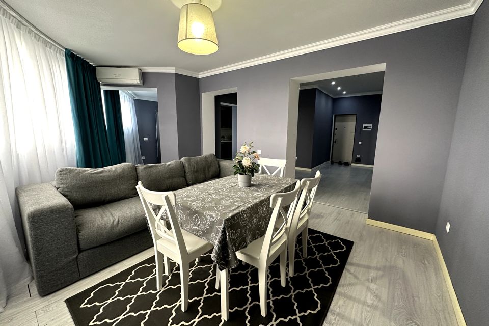 Продаётся 3-комнатная квартира, 102.3 м²