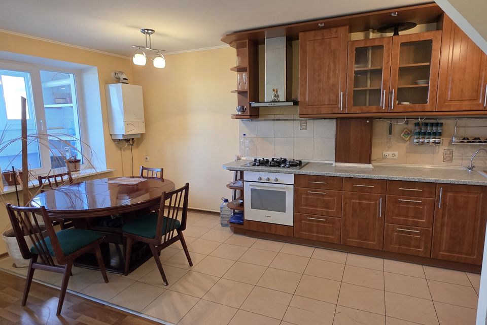 Продаётся 3-комнатная квартира, 104 м²