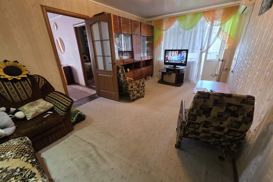 Продаётся 4-комнатная квартира, 61 м²