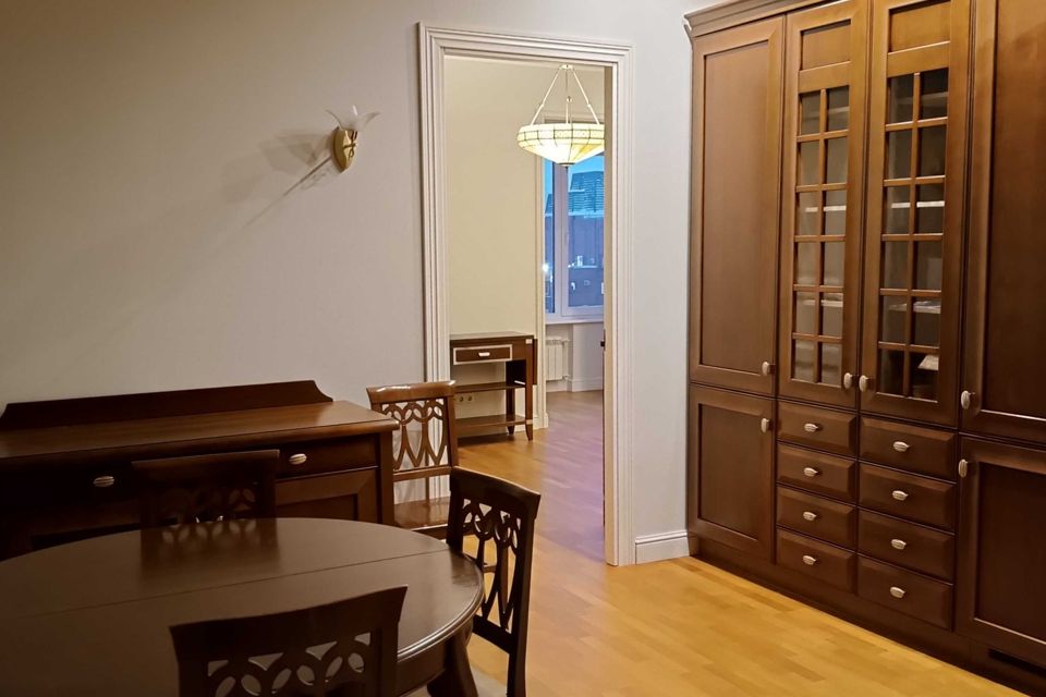Продаётся 4-комнатная квартира, 131.3 м²