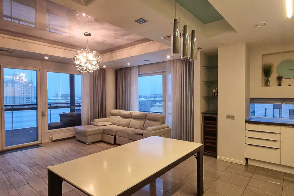 Продаётся 4-комнатная квартира, 205 м²