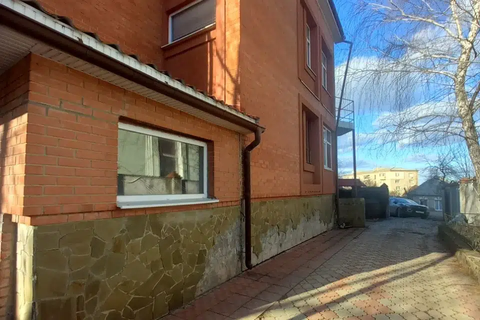 Продаётся 3-этажный дом, 333 м²