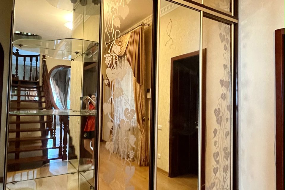 Продаётся 2-этажный дом, 271 м²