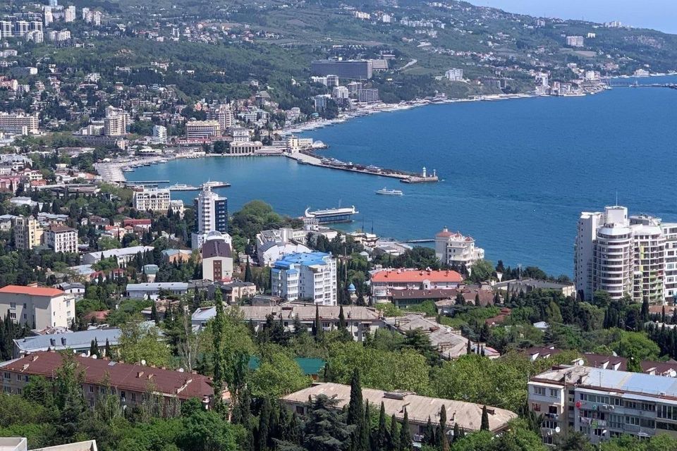 Продаётся 4-комнатная квартира, 150 м²