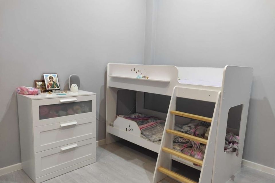 Продаётся 4-комнатная квартира, 176.1 м²