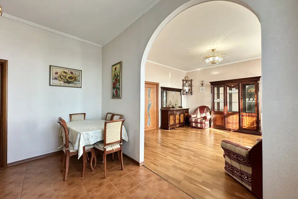 Продаётся 3-комнатная квартира, 123 м²