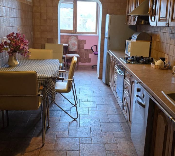 Продаётся 3-комнатная квартира, 95.6 м²