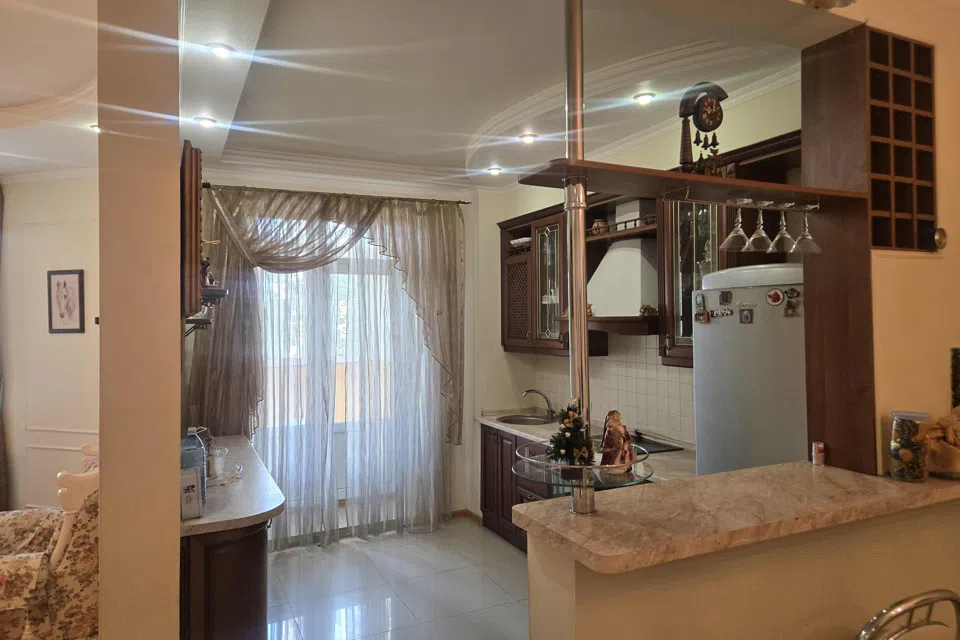 Продаётся 4-комнатная квартира, 148 м²