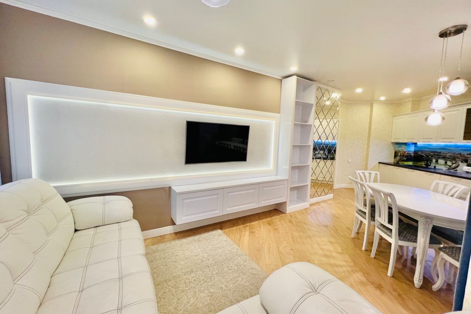Продаётся 3-комнатная квартира, 101.7 м²