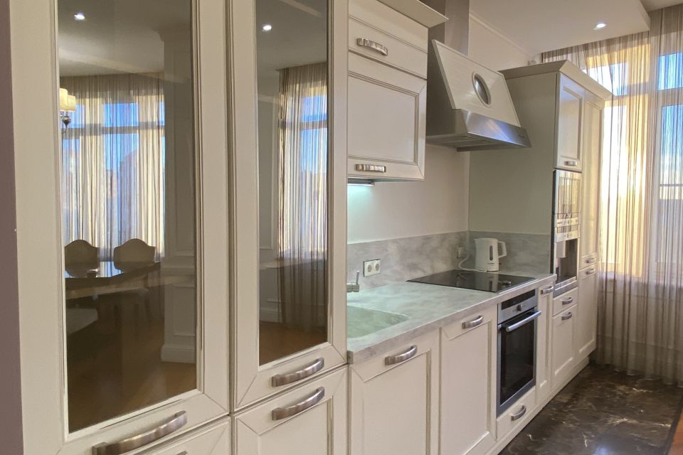 Продаётся 3-комнатная квартира, 104.5 м²