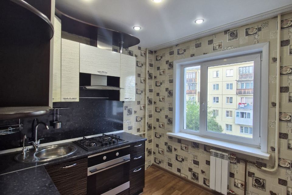 Продаётся 3-комнатная квартира, 48.8 м²
