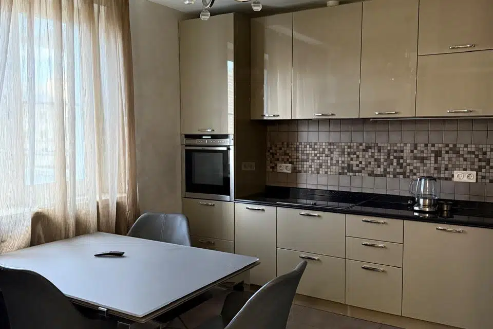 Продаётся 4-комнатная квартира, 134 м²