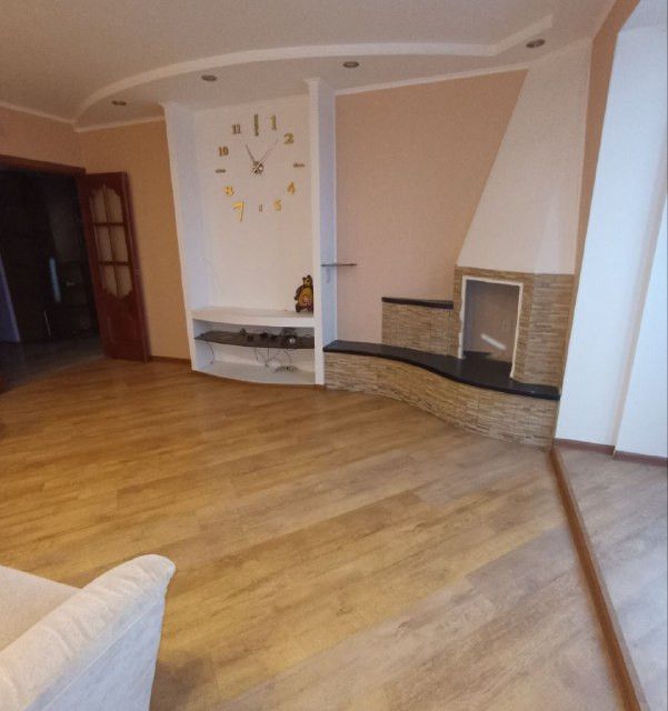 Продаётся 4-комнатная квартира, 110 м²