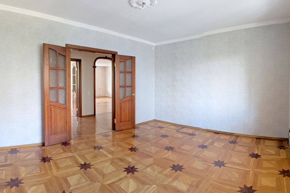 Продаётся 4-комнатная квартира, 125 м²
