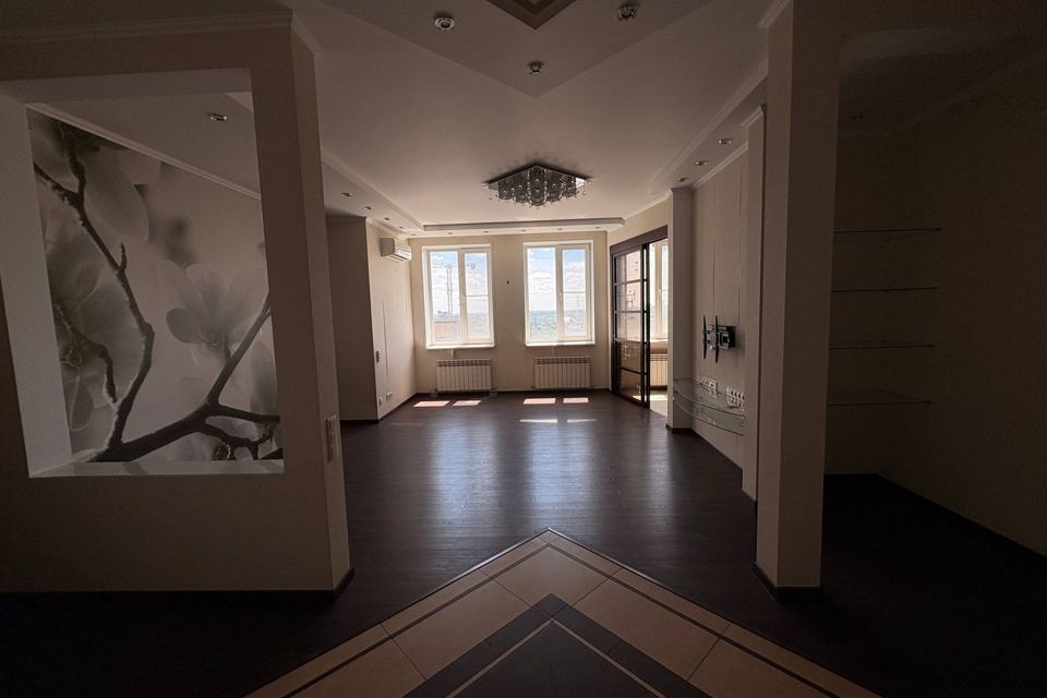 Продаётся 4-комнатная квартира, 151 м²