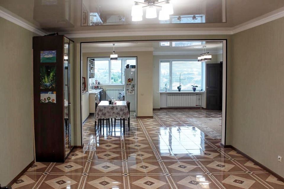 Продаётся 4-комнатная квартира, 172 м²