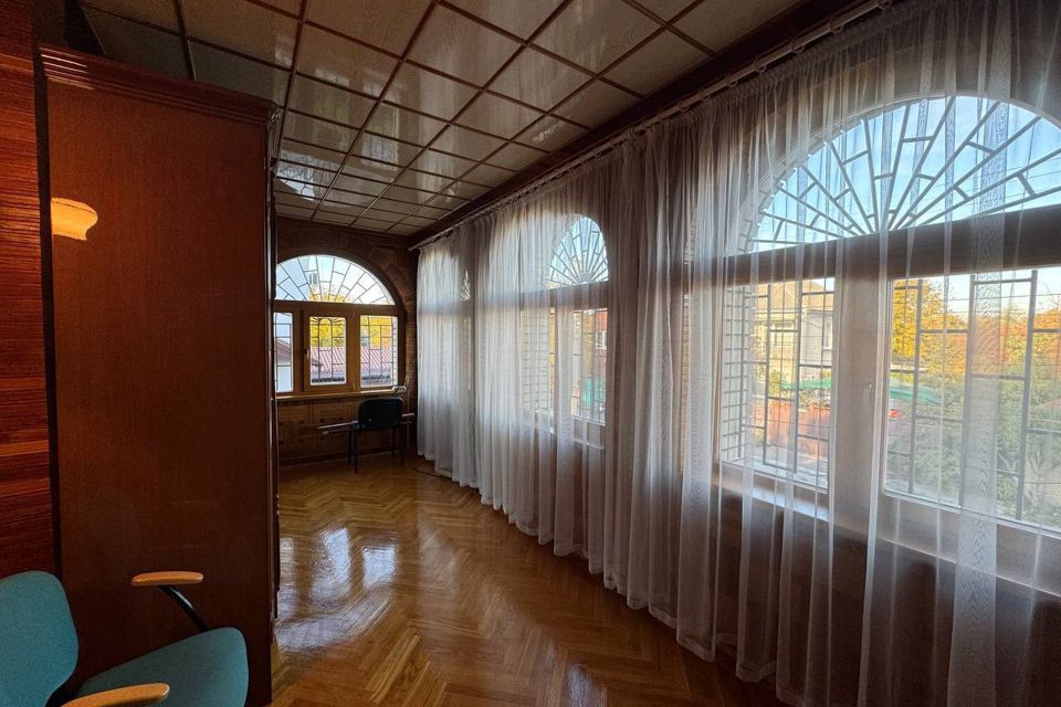 Продаётся 2-этажный дом, 300 м²