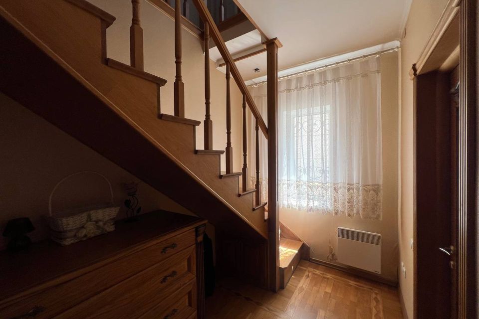 Продаётся 2-этажный дом, 329 м²