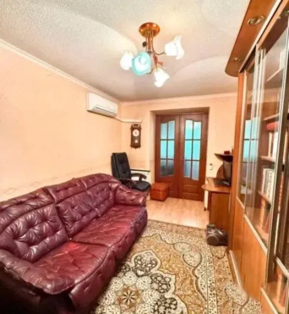 Продаётся 4-комнатная квартира, 110 м²